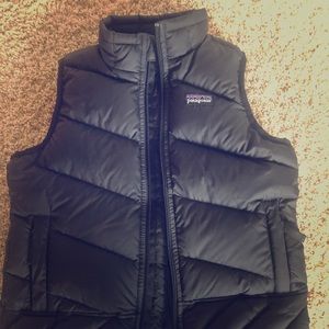 Girls Patagonia black goose down puffer black vest